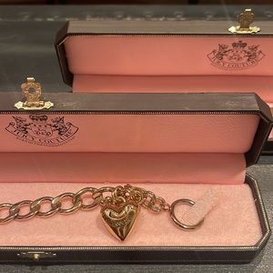 Juicy Couture Gold Banner Heart Charm Bracelet (2/2)